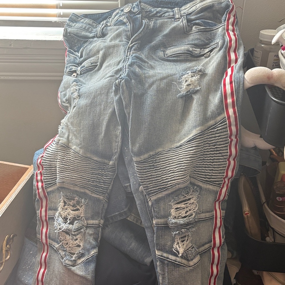 Rue21 Light Blue Distressed Jeans with Red Stripes